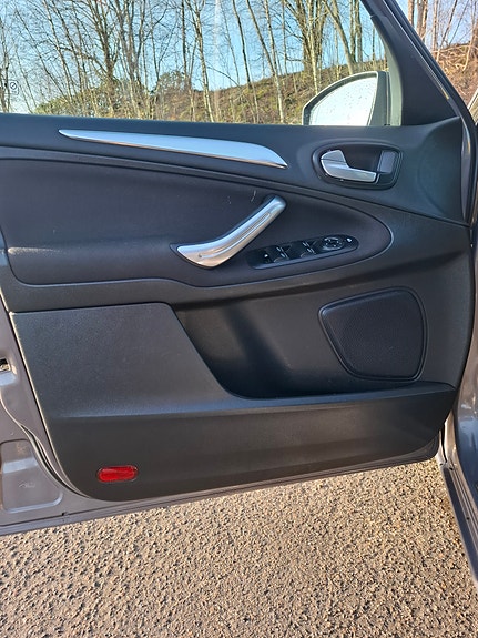 Ford S-MAX 12 of 24