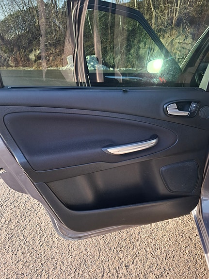 Ford S-MAX 14 of 24