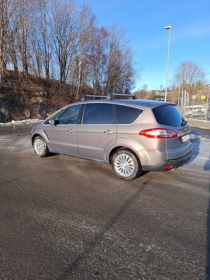 Ford S-MAX 5 of 24