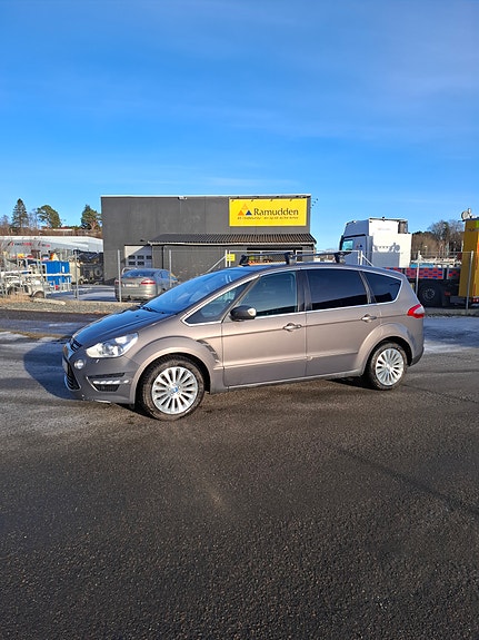 Ford S-MAX 4 of 24
