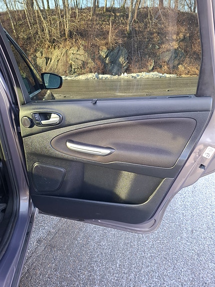 Ford S-MAX 17 of 24