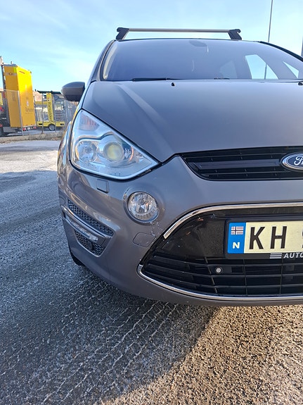 Ford S-MAX 9 of 24