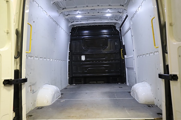 Volkswagen Crafter 11 of 11