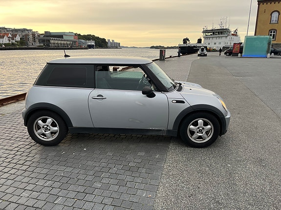 MINI One 3 of 5