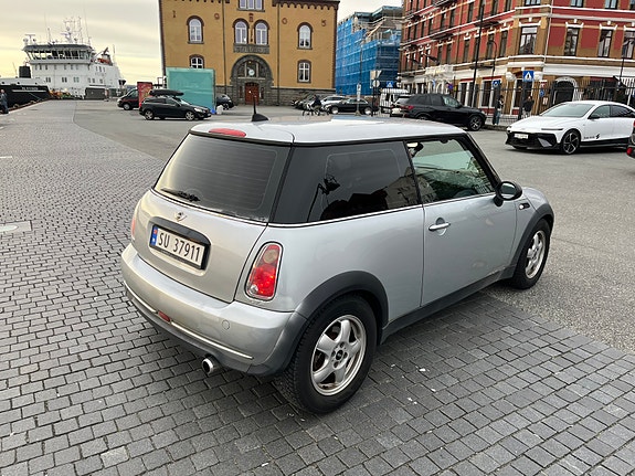 MINI One 4 of 5