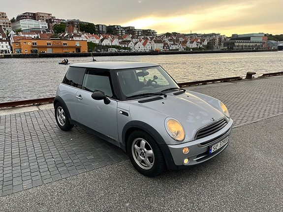 MINI One 2 of 5