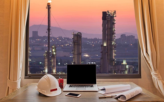 Hjemmekontor med verktøy og raffineri