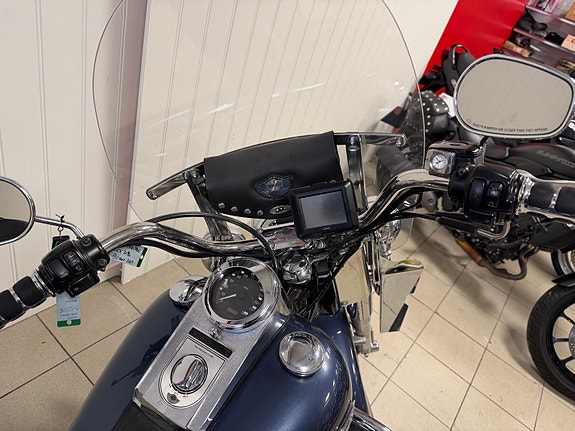 Harley-Davidson FLSTC Heritage Softail Classic 4 of 5