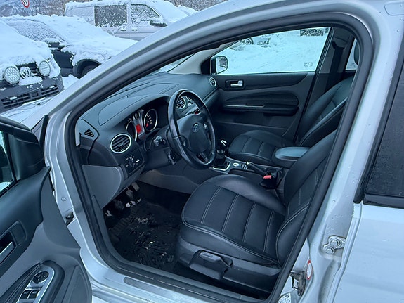 Ford Focus 9 of 21