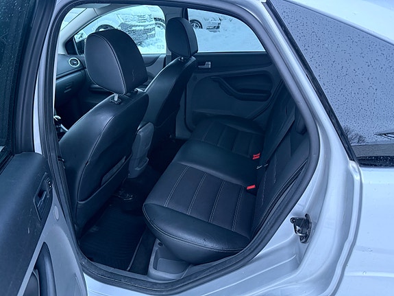 Ford Focus 17 of 21