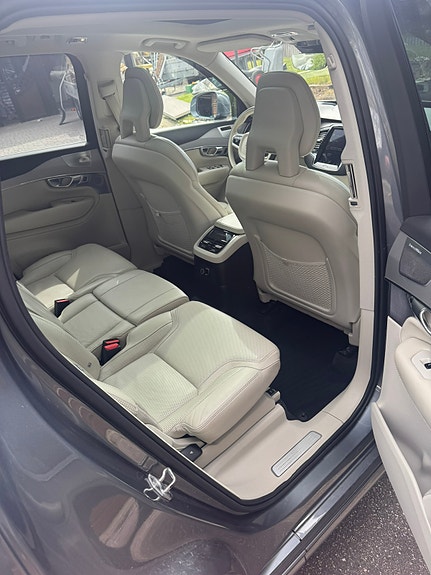 Volvo XC90 13 of 25