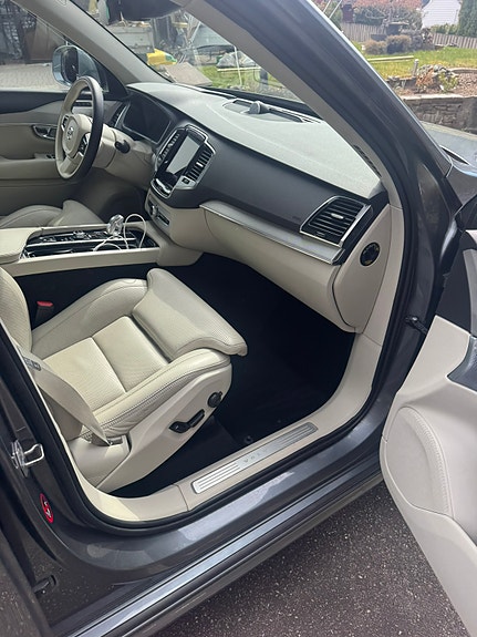 Volvo XC90 17 of 25