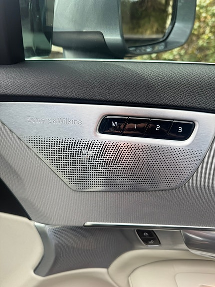 Volvo XC90 18 of 25
