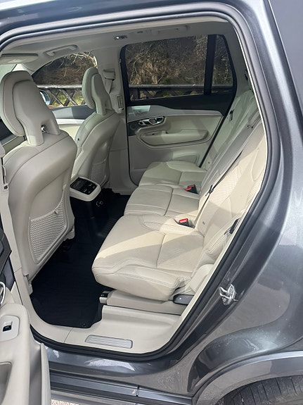 Volvo XC90 11 of 25