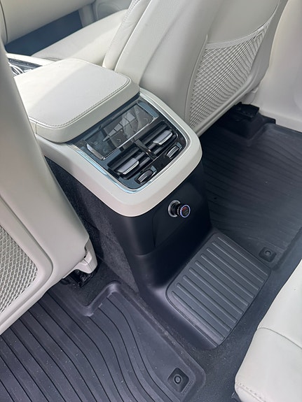 Volvo XC90 25 of 25