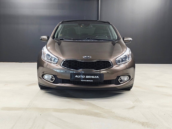 Kia Ceed 2 of 5