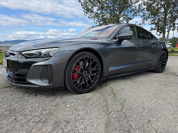 Audi e-tron GT RS 2 of 5