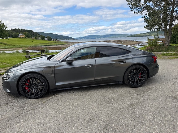 Audi e-tron GT RS 3 of 5