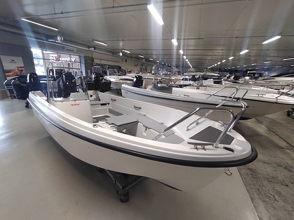 Terhi 450  (C og CC Verjson) m/ Tohatsu 30