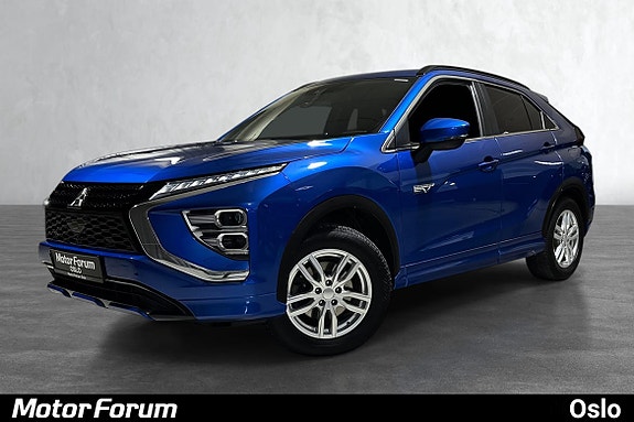 Elegant blå SUV med LED-lys og kraftfull førsteinntrykk.