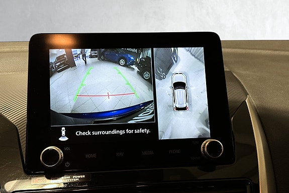 Trygghetsfremmende ryggekamera med parkeringsassistanselinjer.