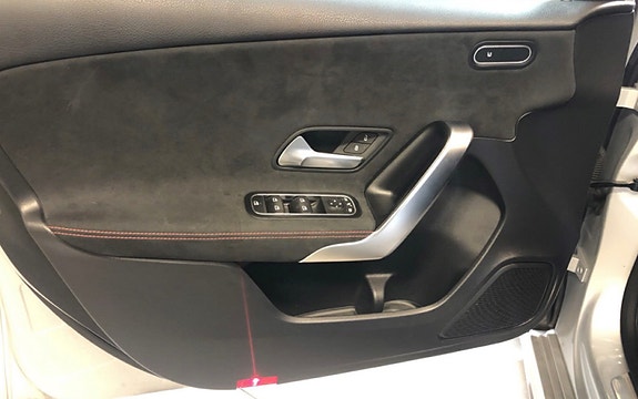 Mercedes-Benz A200 28 of 29