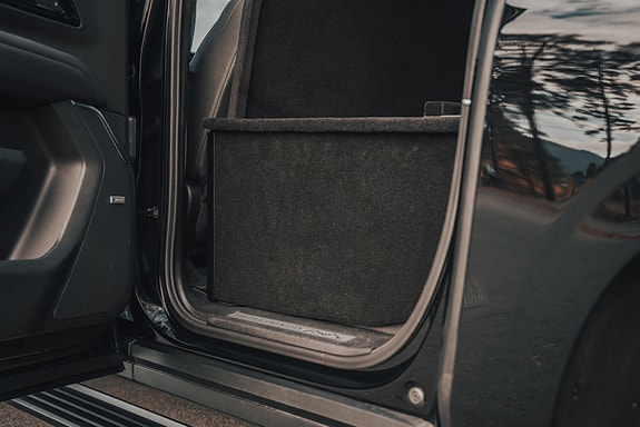 Chevrolet Suburban 12 of 16