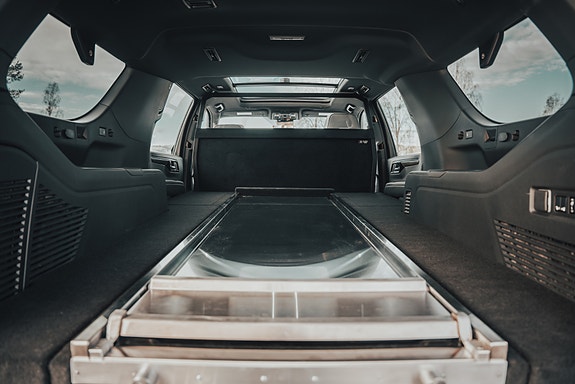 Chevrolet Suburban 7 of 16