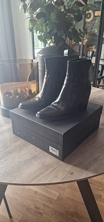 Flotte sko,brukt kun få ganger.