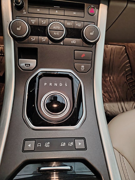 Land Rover Range Rover Evoque 12 of 26