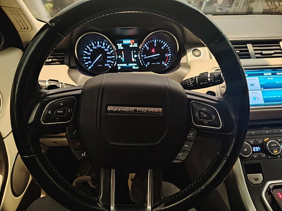 Land Rover Range Rover Evoque 17 of 26