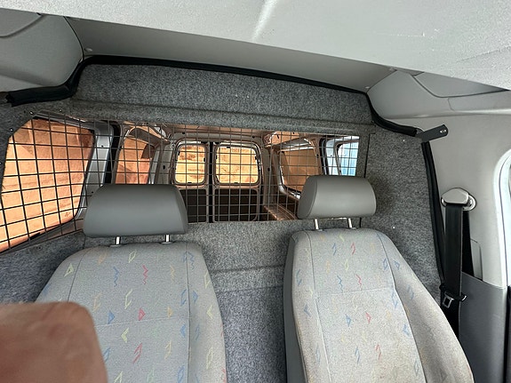 Volkswagen Caddy Maxi 11 of 12