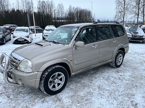 Suzuki Grand Vitara 3 of 5