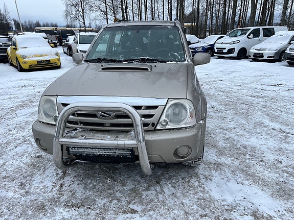 Suzuki Grand Vitara 2 of 5