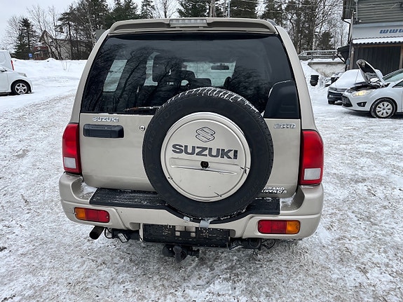 Suzuki Grand Vitara 4 of 5