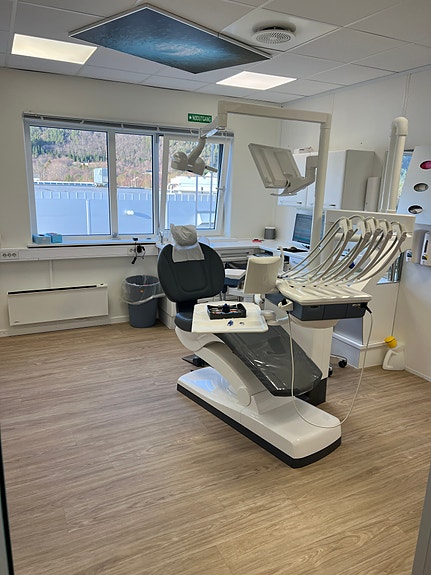 Romslig behandlingsrom
Sirona unit
