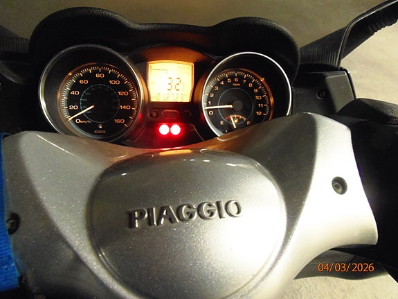 Piaggio X EVO 125 3 of 5