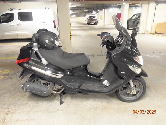 Piaggio X EVO 125 2 of 5