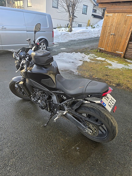 Yamaha MT-09 4 of 11