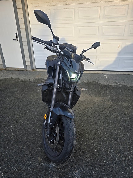 Yamaha MT-09 2 of 11