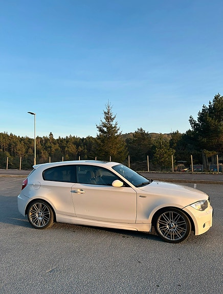 BMW 118d 4 of 17