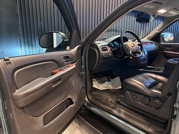 Chevrolet Tahoe 12 of 30
