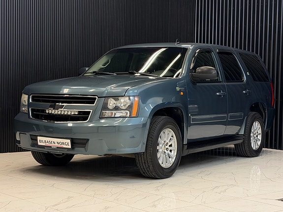 Chevrolet Tahoe 2 of 5