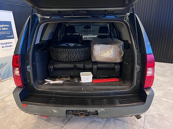 Chevrolet Tahoe 3 of 5