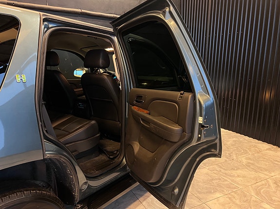 Chevrolet Tahoe 7 of 30