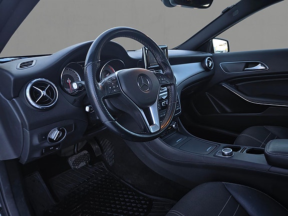 Mercedes-Benz GLA220 d 14 of 25