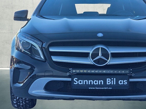 Mercedes-Benz GLA220 d 2 of 25
