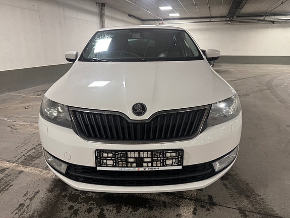 Skoda Rapid 2 of 5