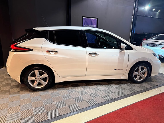 Nissan Leaf 4 of 5