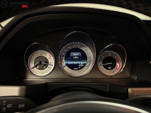 Mercedes-Benz GLK220 15 of 24
